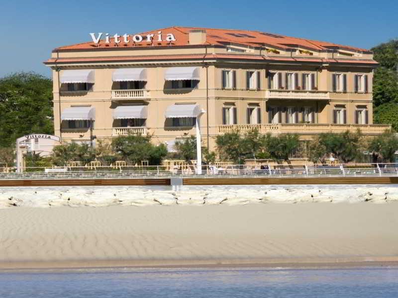 Hotel Vittoria Pesaro Kültér fotó
