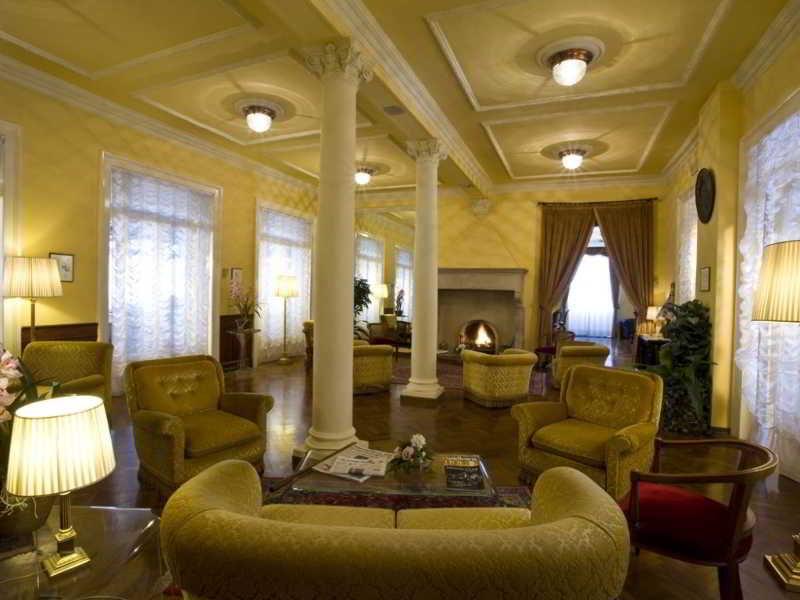 Hotel Vittoria Pesaro Kültér fotó The lobby of the hotel
