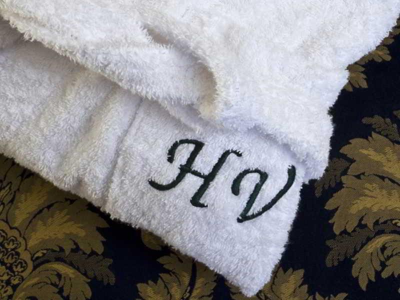 Hotel Vittoria Pesaro Kültér fotó A monogram on a towel